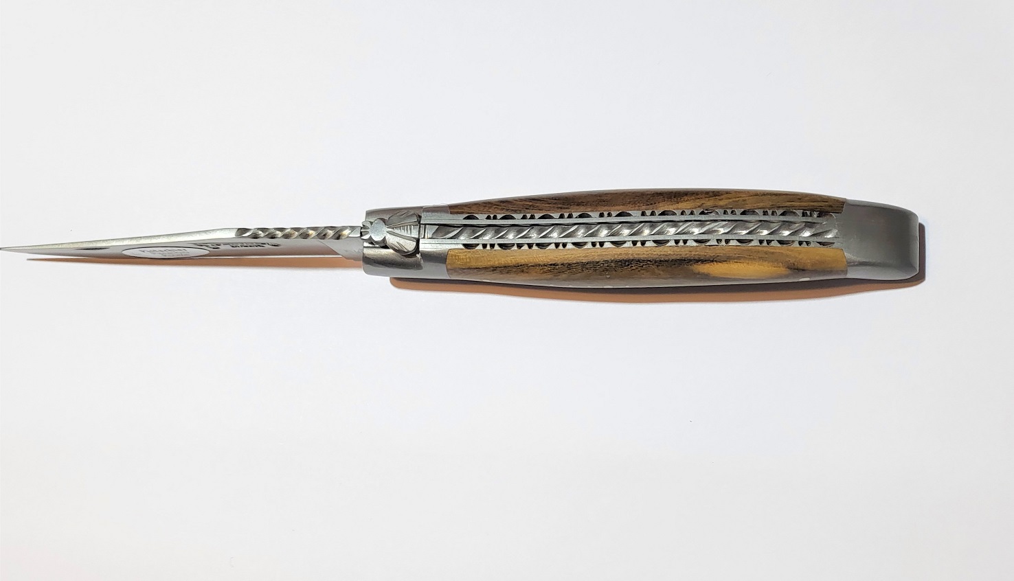 LAGUIOLE en Aubrac Original Taschenmesser Griffschalen aus Pistazienholz