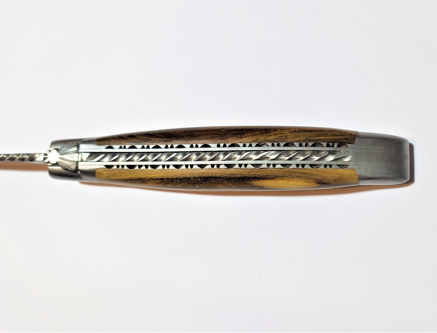 LAGUIOLE en Aubrac Original Taschenmesser Griffschalen aus Pistazienholz